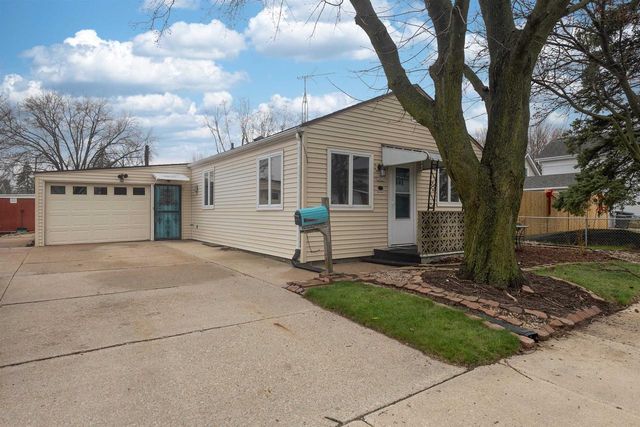 2021 SHERIDAN STREET, Oshkosh, WI 54901