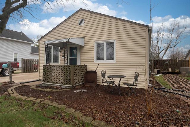 2021 SHERIDAN STREET, Oshkosh, WI 54901