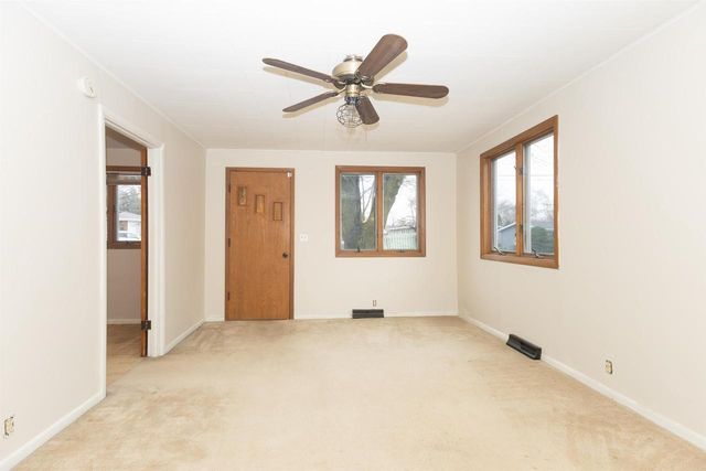 2021 SHERIDAN STREET, Oshkosh, WI 54901