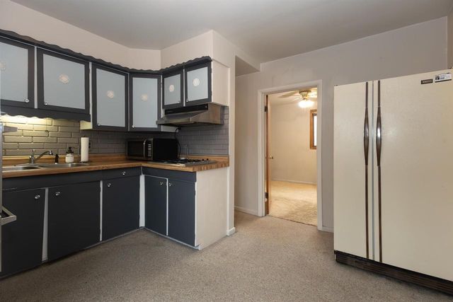 2021 SHERIDAN STREET, Oshkosh, WI 54901