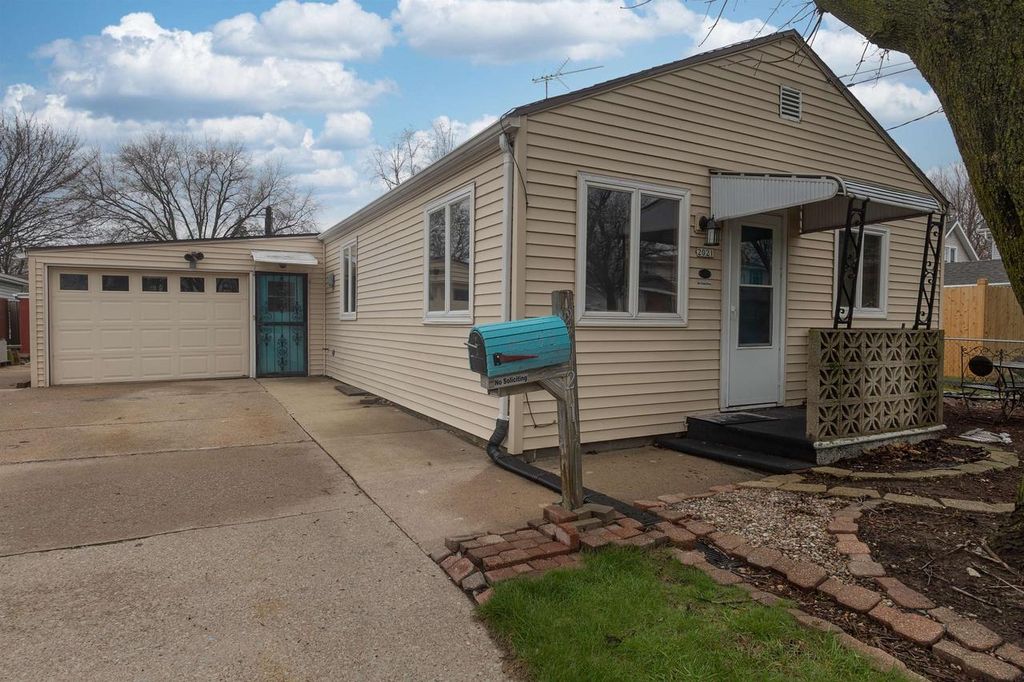 2021 SHERIDAN STREET, Oshkosh, WI 54901