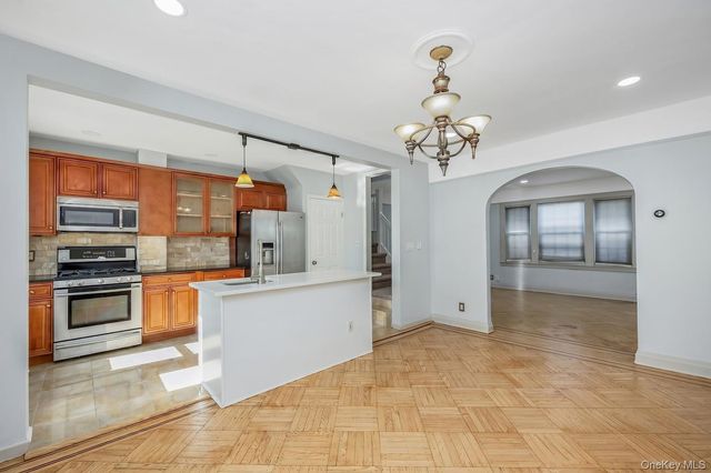 11458 198th Street, Jamaica, NY 11412