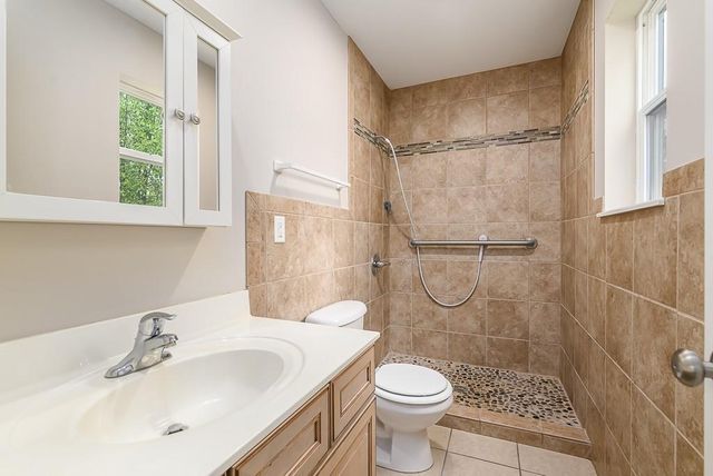 505 Laughlin Drive, Tonganoxie, KS 66086