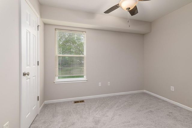 505 Laughlin Drive, Tonganoxie, KS 66086