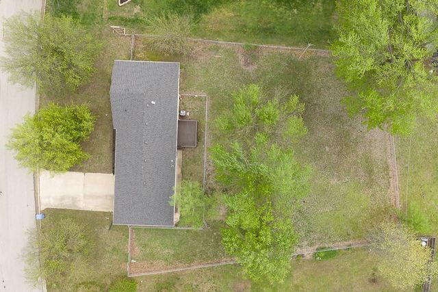 505 Laughlin Drive, Tonganoxie, KS 66086