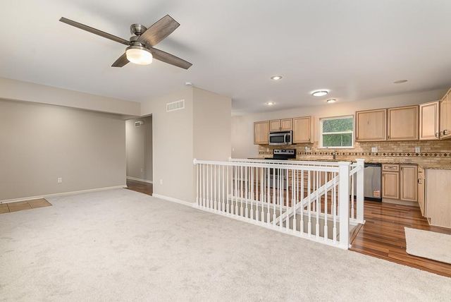 505 Laughlin Drive, Tonganoxie, KS 66086