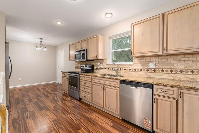 505 Laughlin Drive, Tonganoxie, KS 66086