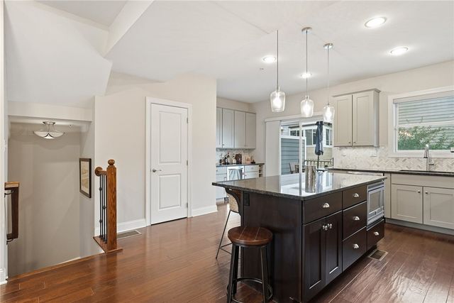 2652 Larkins Way, South Side, PA 15203