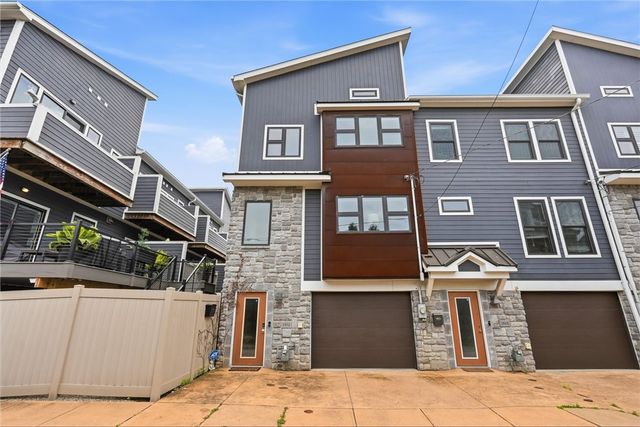 2652 Larkins Way, South Side, PA 15203