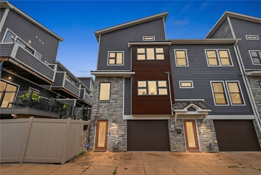 2652 Larkins Way, South Side, PA 15203