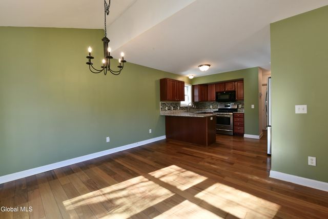 16 Red Oak Drive, Scotia, NY 12302