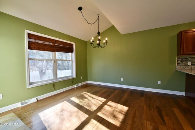 16 Red Oak Drive, Scotia, NY 12302