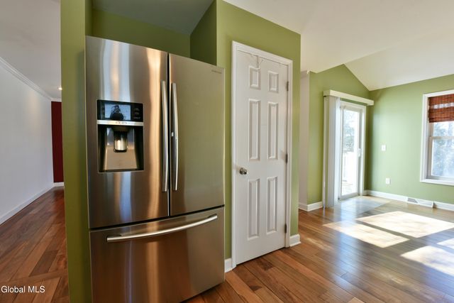 16 Red Oak Drive, Scotia, NY 12302