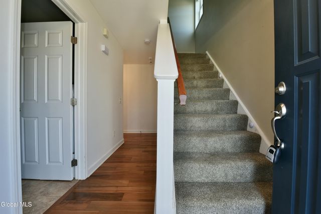 16 Red Oak Drive, Scotia, NY 12302