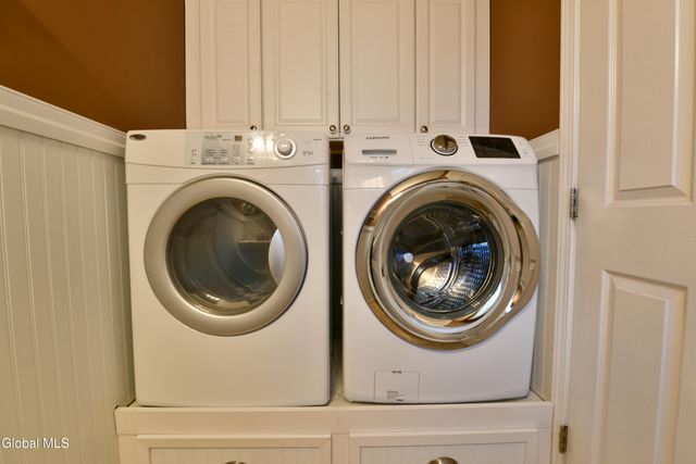 16 Red Oak Drive, Scotia, NY 12302