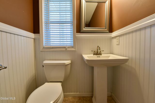 16 Red Oak Drive, Scotia, NY 12302