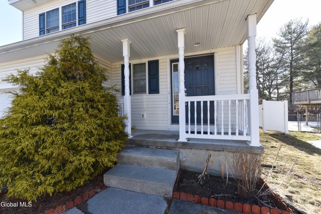 16 Red Oak Drive, Scotia, NY 12302