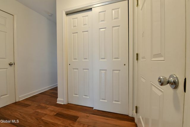 16 Red Oak Drive, Scotia, NY 12302