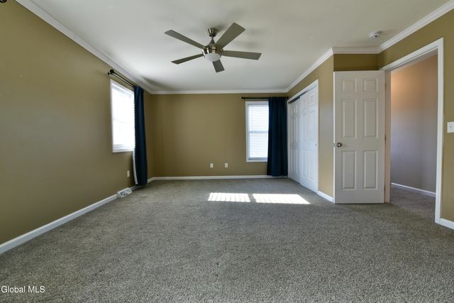 16 Red Oak Drive, Scotia, NY 12302