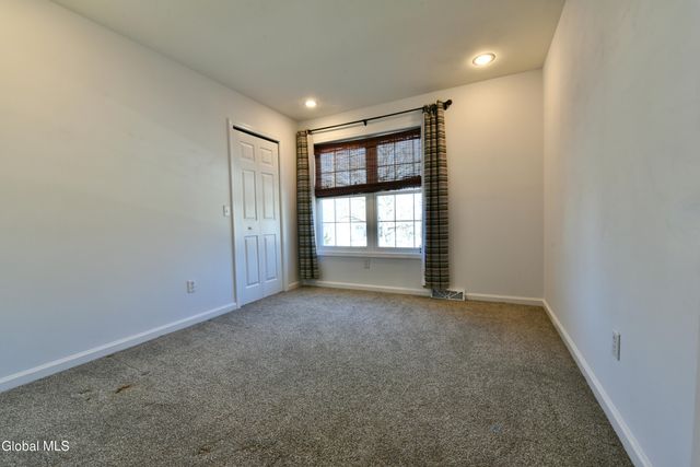 16 Red Oak Drive, Scotia, NY 12302