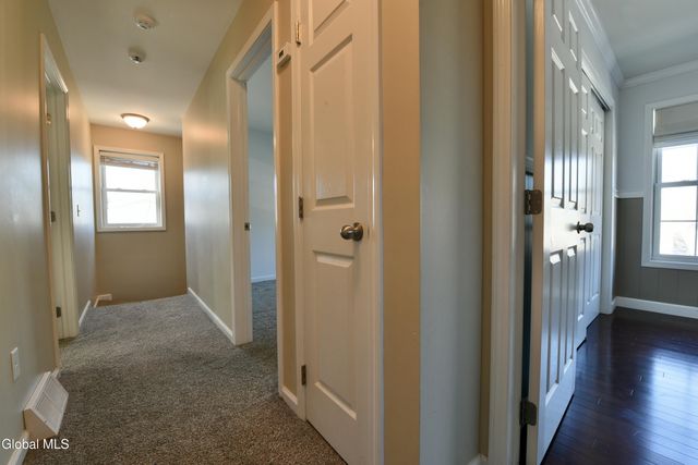 16 Red Oak Drive, Scotia, NY 12302