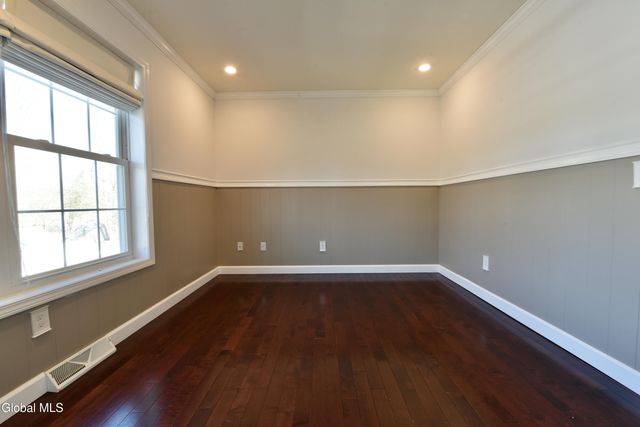 16 Red Oak Drive, Scotia, NY 12302