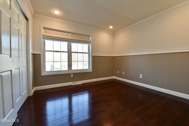 16 Red Oak Drive, Scotia, NY 12302