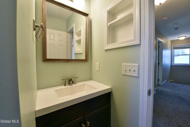 16 Red Oak Drive, Scotia, NY 12302