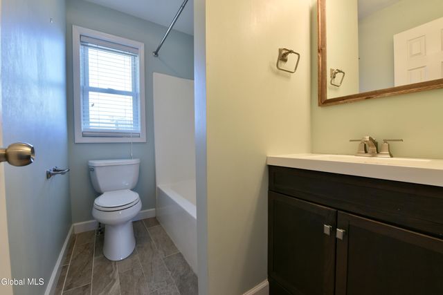 16 Red Oak Drive, Scotia, NY 12302