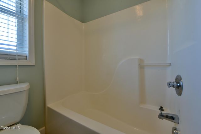 16 Red Oak Drive, Scotia, NY 12302