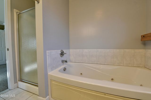 16 Red Oak Drive, Scotia, NY 12302