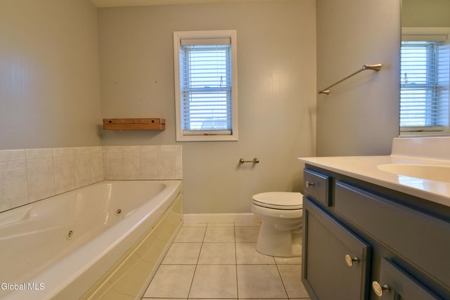 16 Red Oak Drive, Scotia, NY 12302