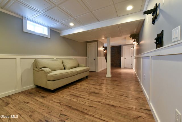 16 Red Oak Drive, Scotia, NY 12302