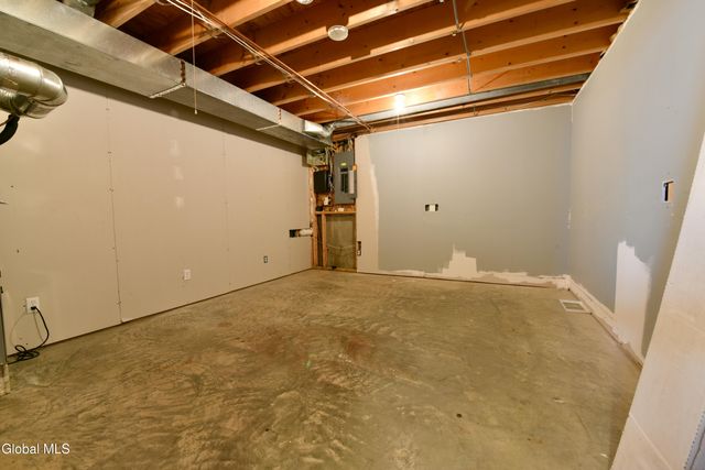 16 Red Oak Drive, Scotia, NY 12302