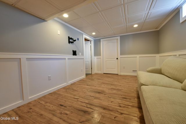 16 Red Oak Drive, Scotia, NY 12302