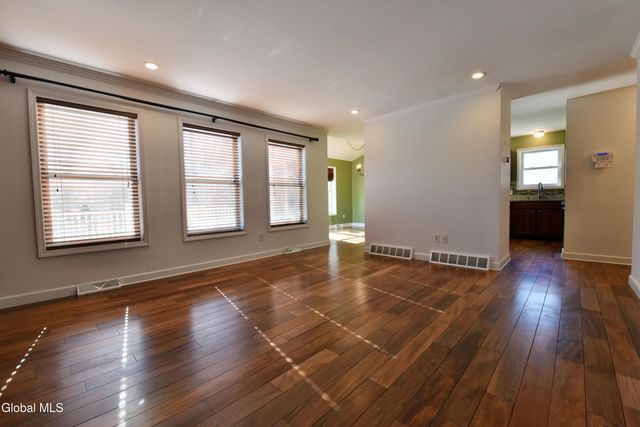 16 Red Oak Drive, Scotia, NY 12302