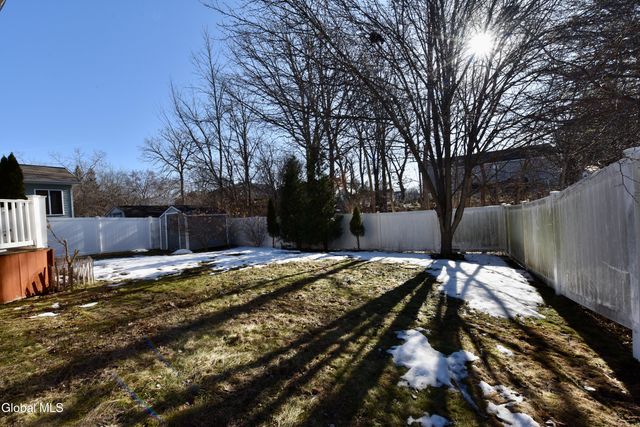 16 Red Oak Drive, Scotia, NY 12302