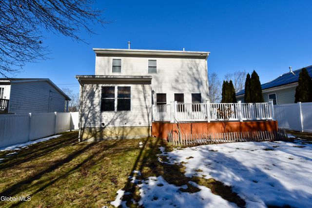 16 Red Oak Drive, Scotia, NY 12302