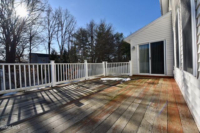 16 Red Oak Drive, Scotia, NY 12302