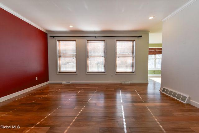 16 Red Oak Drive, Scotia, NY 12302