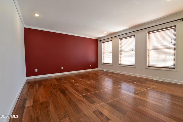 16 Red Oak Drive, Scotia, NY 12302