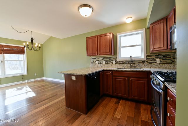 16 Red Oak Drive, Scotia, NY 12302