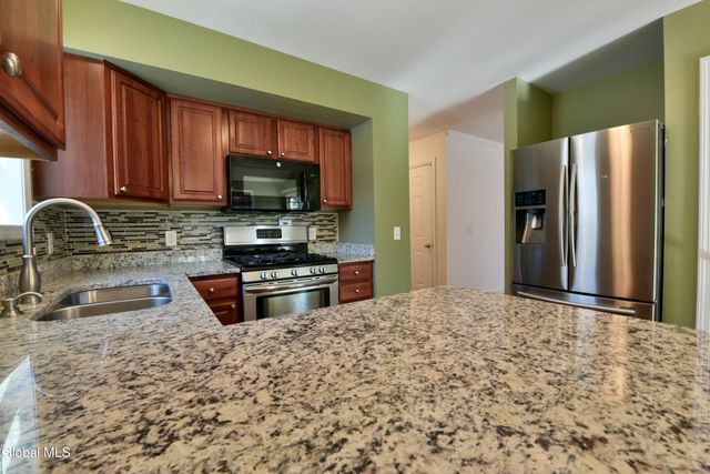 16 Red Oak Drive, Scotia, NY 12302