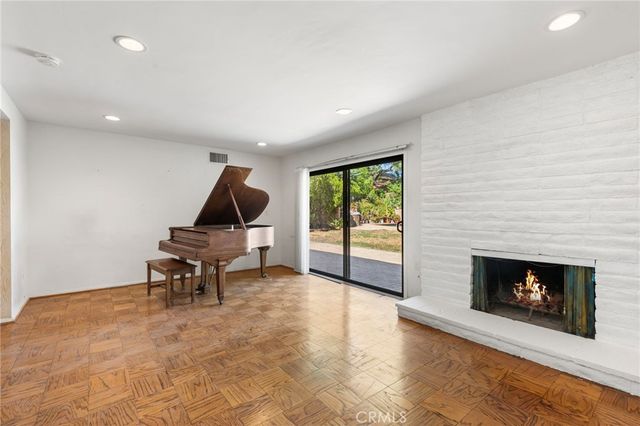 12324 Woodley, Granada Hills, CA 91344