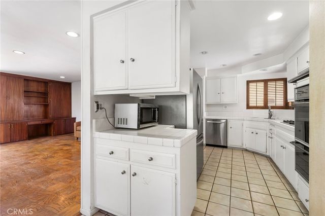 12324 Woodley, Granada Hills, CA 91344