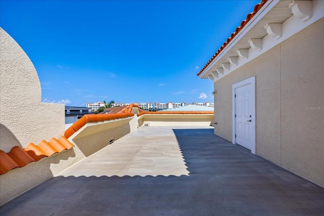 136 175TH AVENUE E, Redington Shores, FL 33708