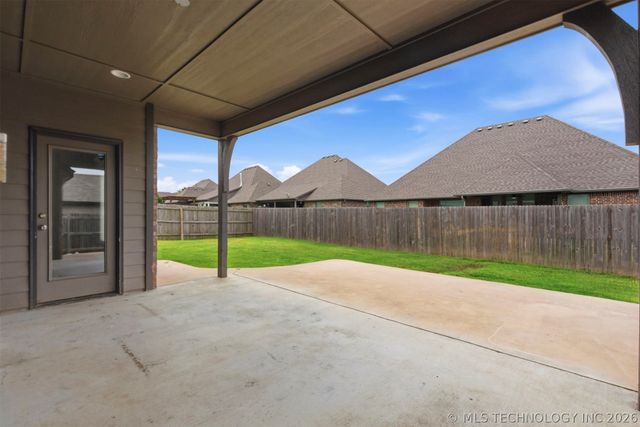 8108 N 76th East Avenue, Owasso, OK 74055