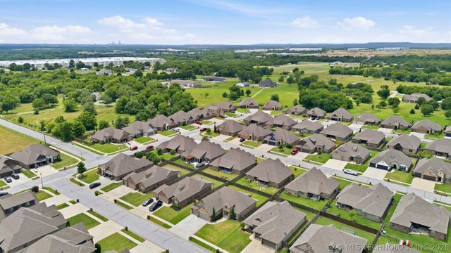 8108 N 76th East Avenue, Owasso, OK 74055