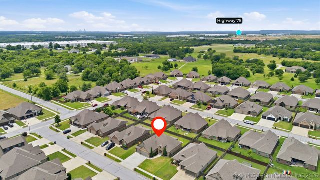 8108 N 76th East Avenue, Owasso, OK 74055