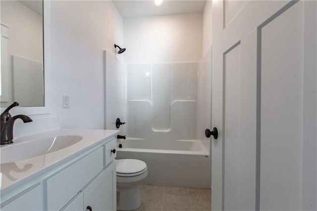 7360 NW Clore Drive, Parkville, MO 64152